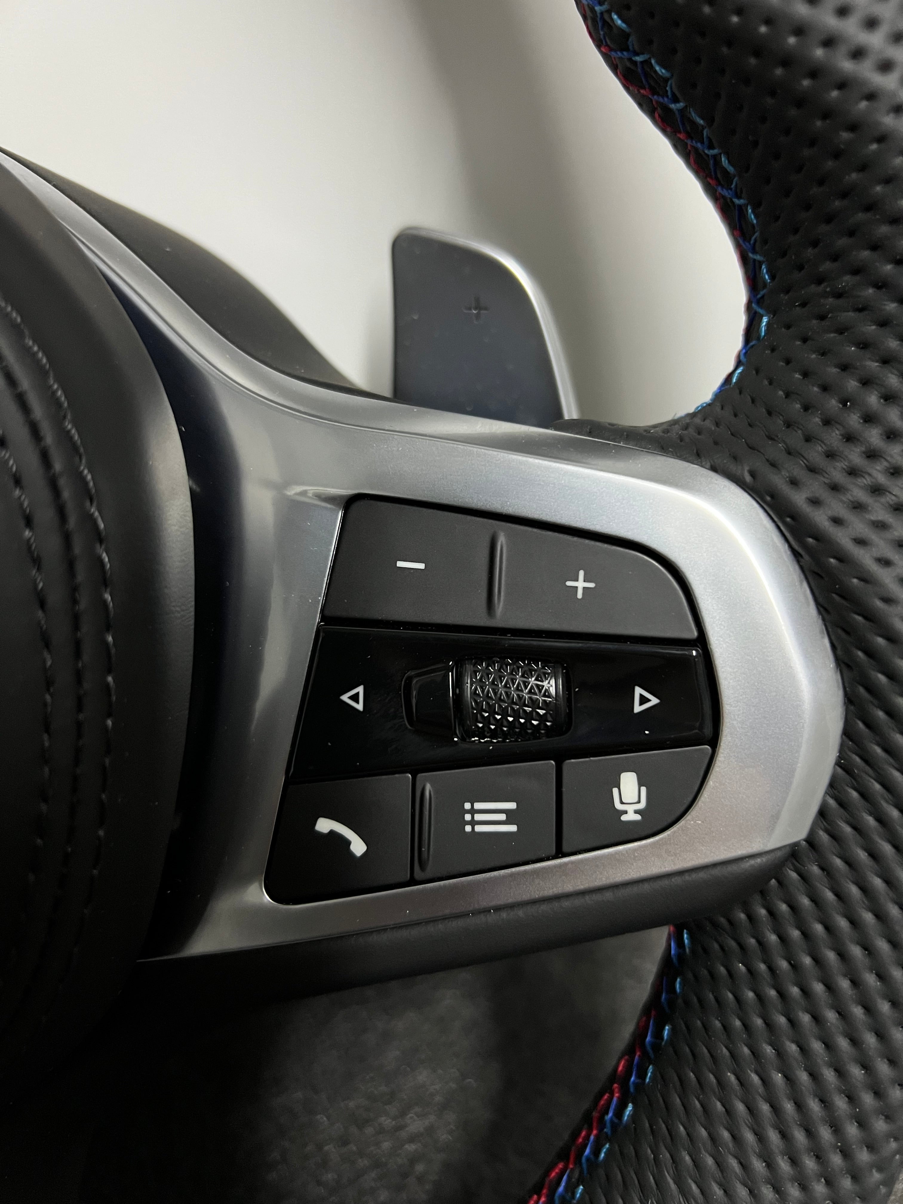 (PRENOTA) Volante per BMW, Pelle Nera, Linea Azzurra, Sport