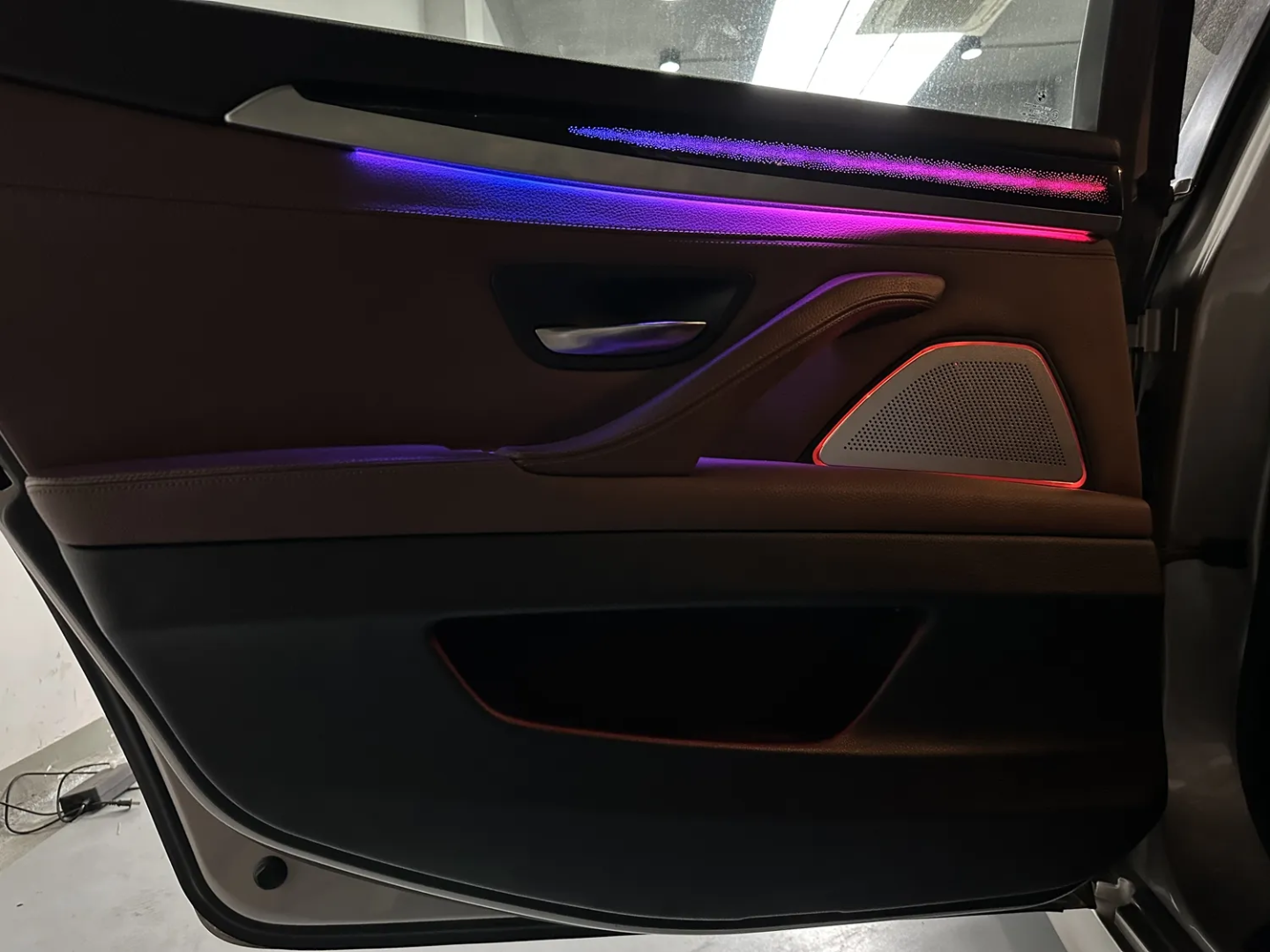 (PRENOTA) Ambient Light Altoparlante per BMW Serie 5 F10, F11 (2011-2017), 256 Colori, APP
