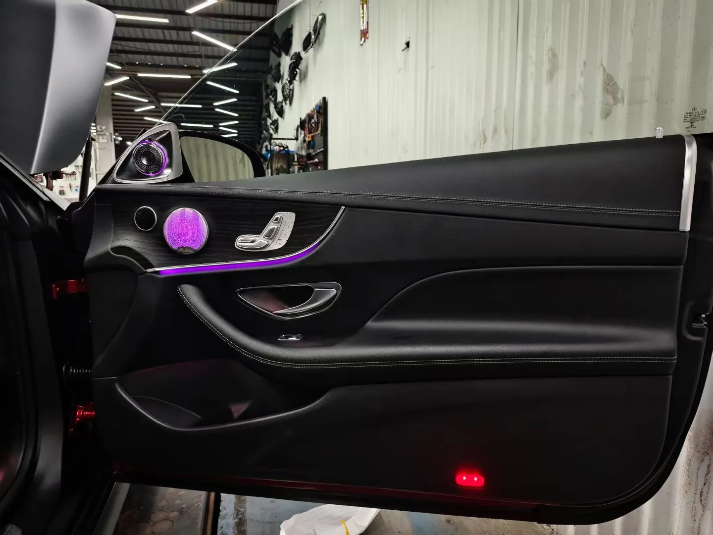 (PRENOTA) Ambient Light per Mercedes Classe E W238 (2016-2022), 256 Colori, APP