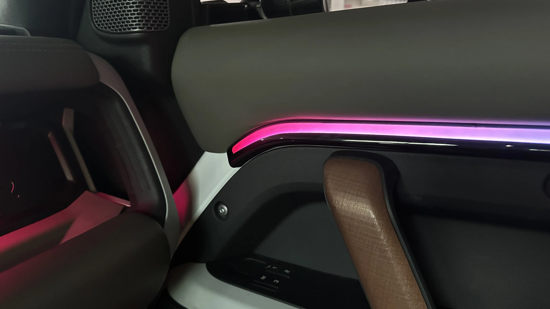 (PRENOTA) Ambient Light per Land Rover Defender L663 (2019-2026), 256 Colori, APP