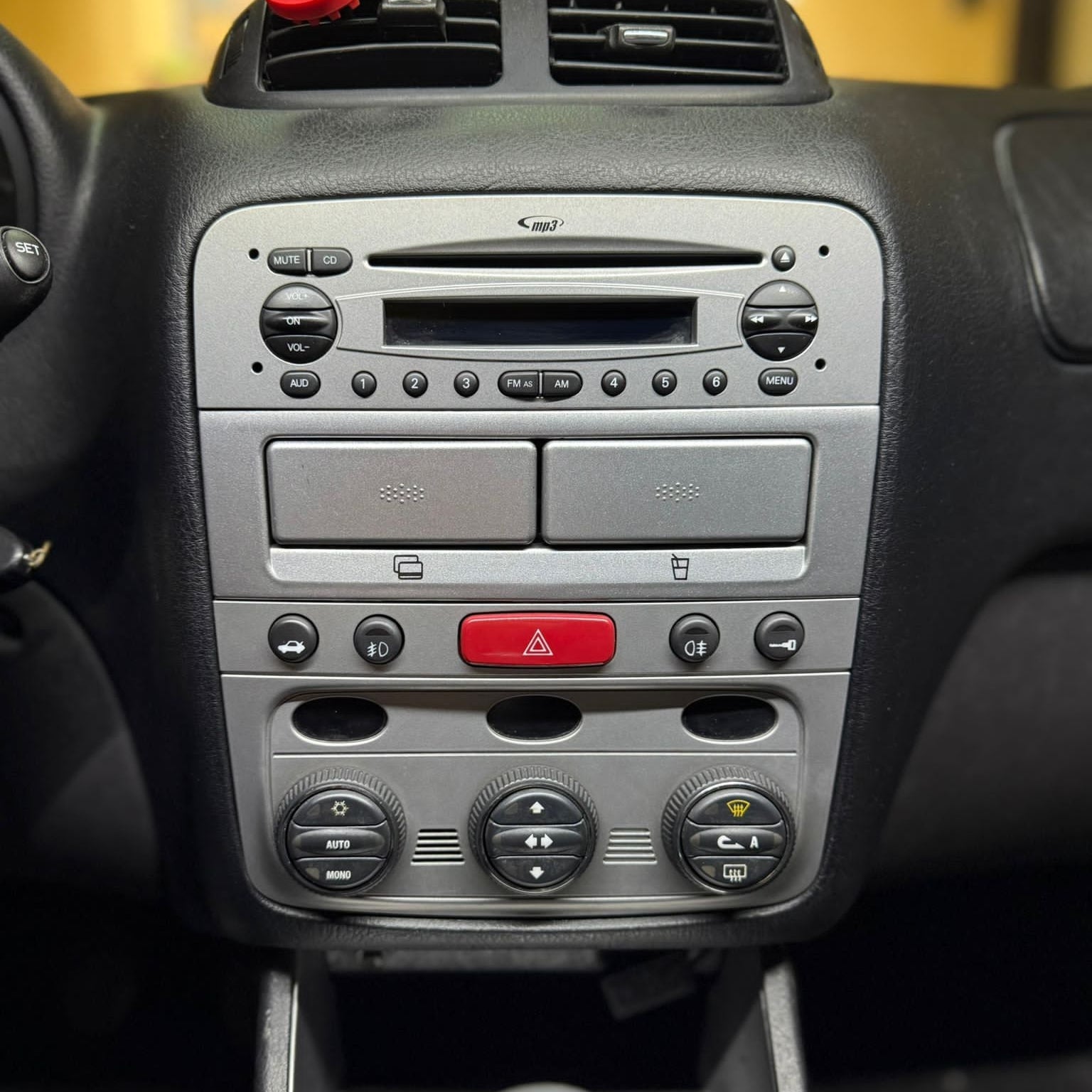 Autoradio per Alfa Romeo 147 7" Bluetooth, Radio, USB, CarPlay e Android Auto
