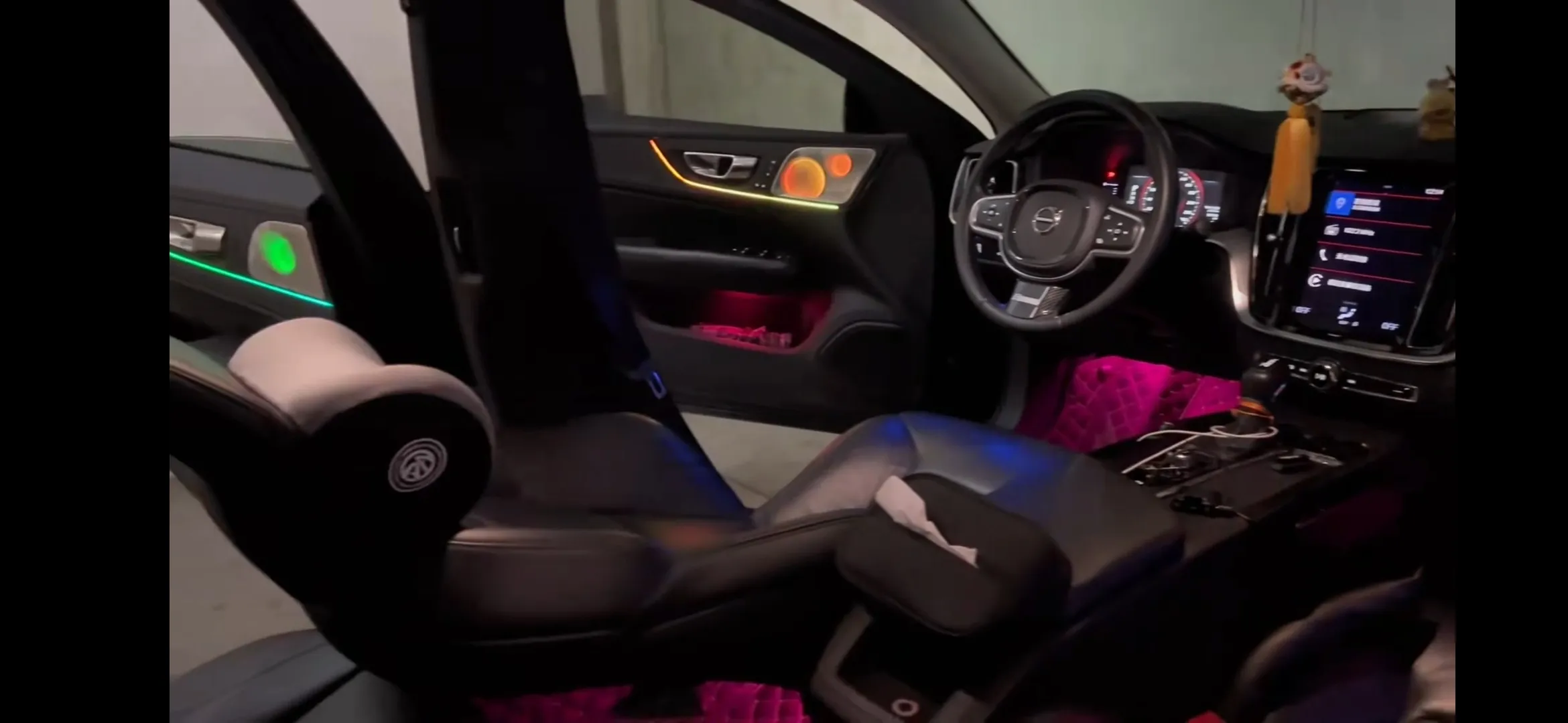 (PRENOTA) Ambient Light per Volvo XC60 (2017-2026), 256 Colori, APP