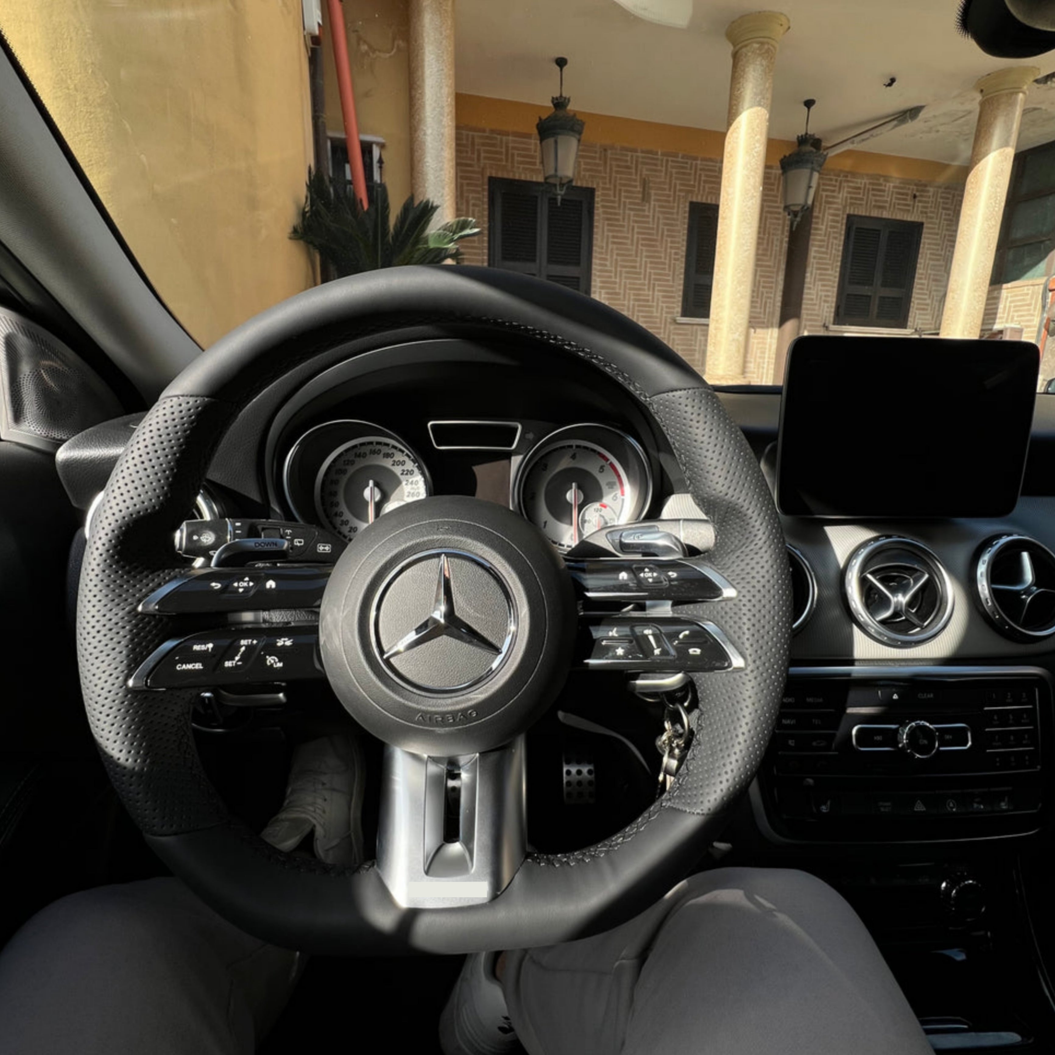 (PRENOTA) Volante per Mercedes, Nera, Linea Nera, Perforazione, AMG