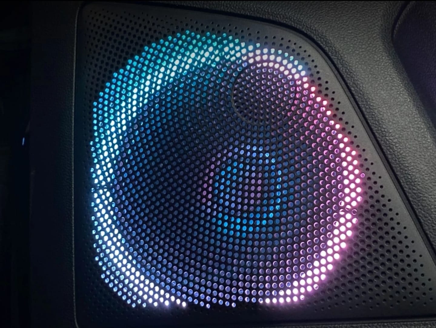 (PRENOTA) Ambient Light per Ford Focus (2018-2022), 256 Colori RGB, APP