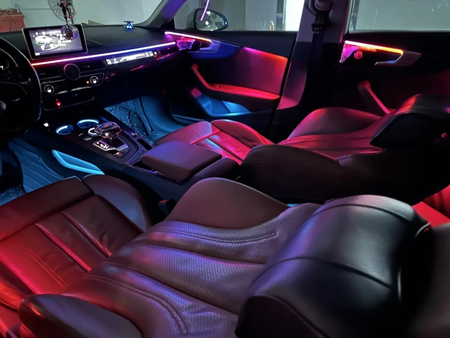 (PRENOTA) Ambient Light per Audi A4, A5, B9 (2017-2025), 256 Colori, APP