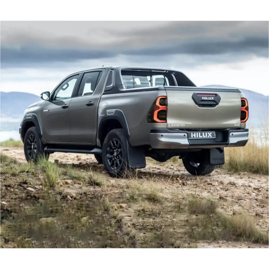 (PRENOTA) Fanali Posteriore Completo per Toyota Hilux SR5 (2015-2020) a LED