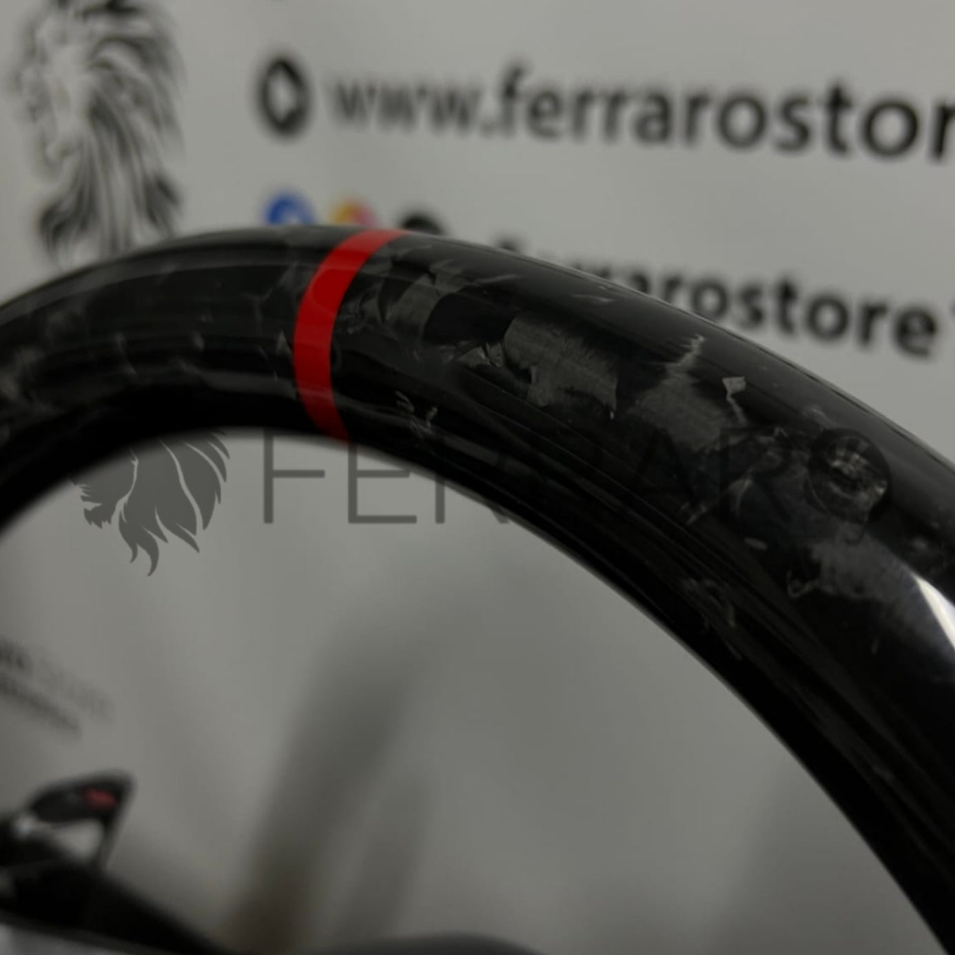 (PRENOTA) Volante per Mercedes, Carbonio Diagonale, Pelle Scamosciata, Galvanica, Linea Rossa, Pomelli AMG