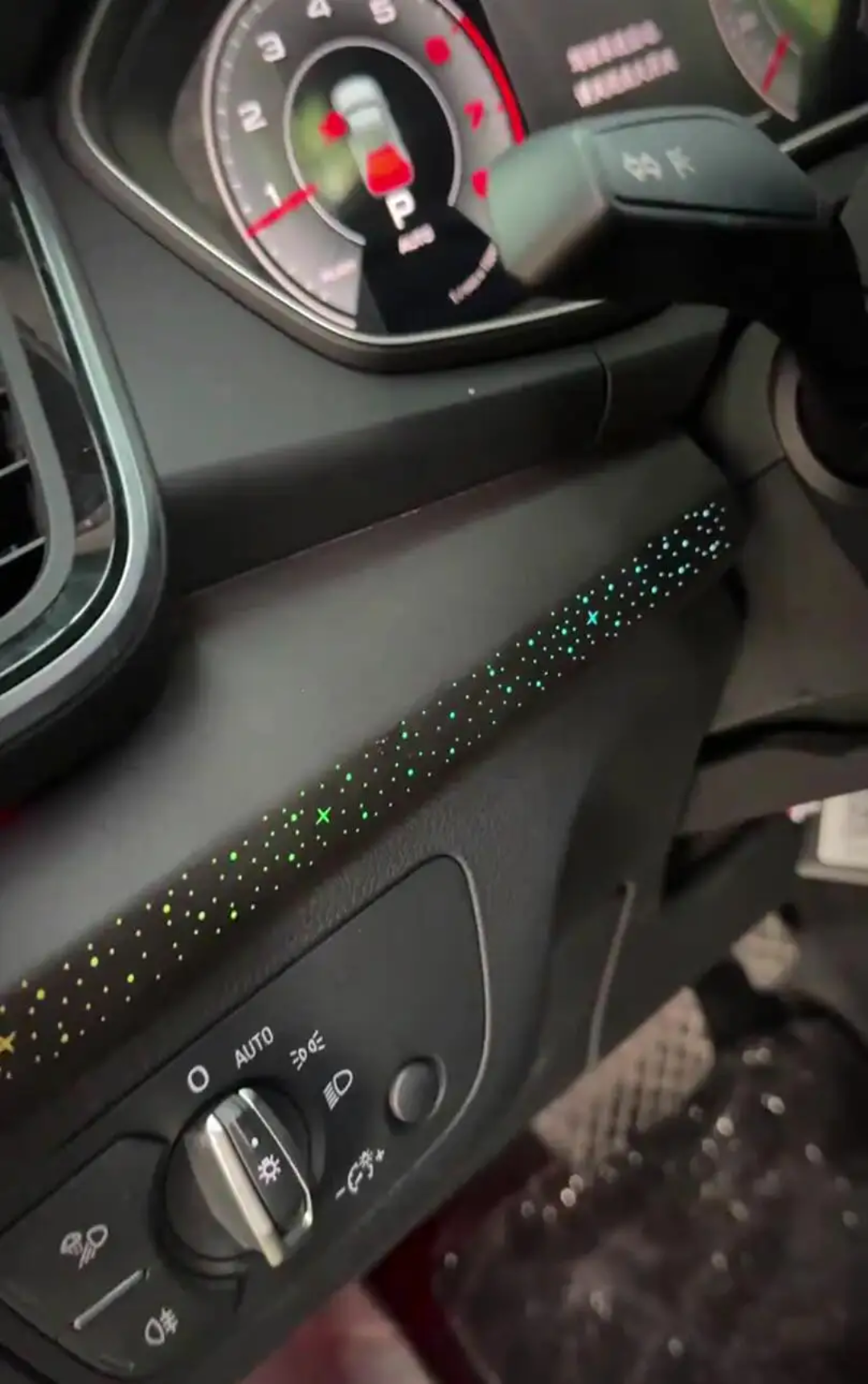 (PRENOTA) Ambient Light per Audi Q5 (2018-2025), 256 Colori, APP