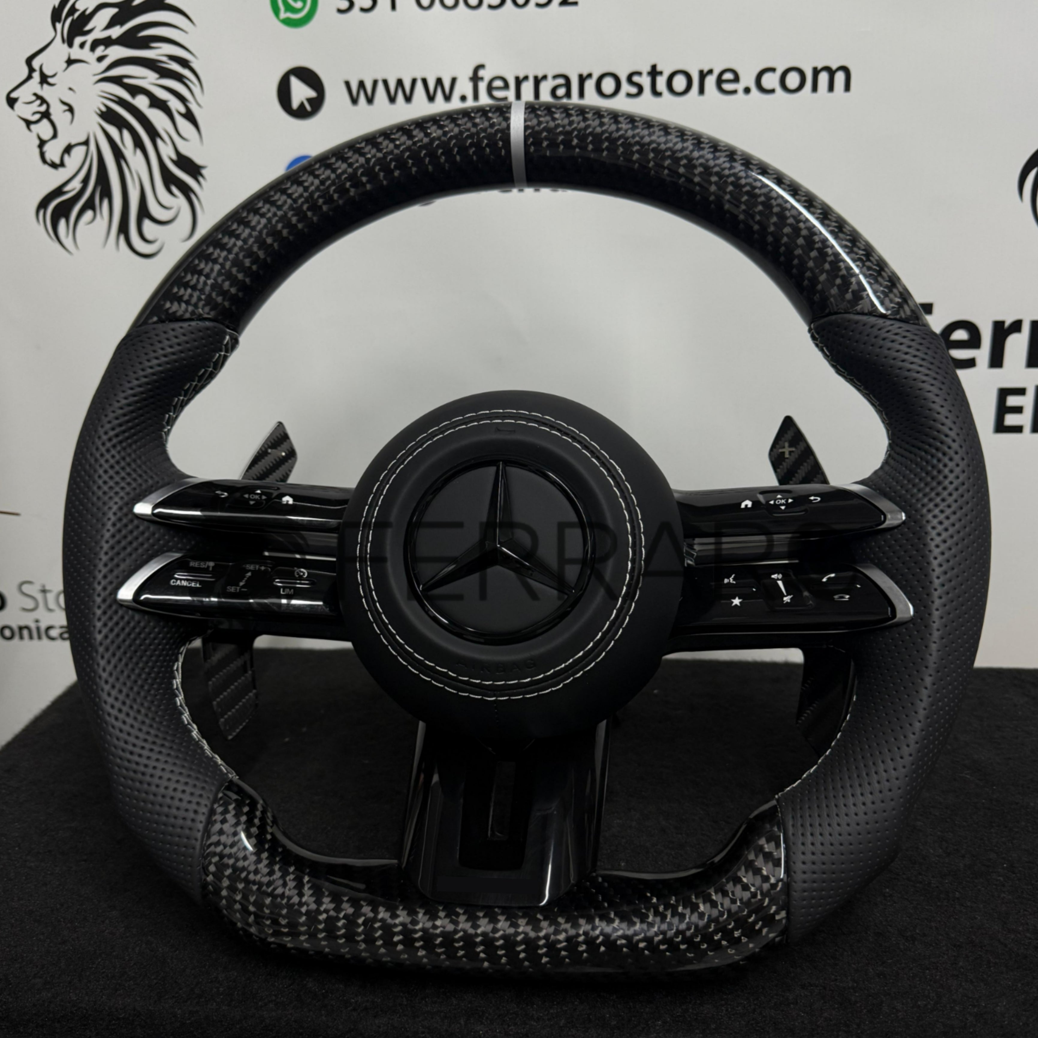 (PRENOTA) Volante per Mercedes, Carbonio Diagonale, Etichetta Bianca, Punzonatura Nera, Palette Coda di Rondine, Linea Bianca, AMG