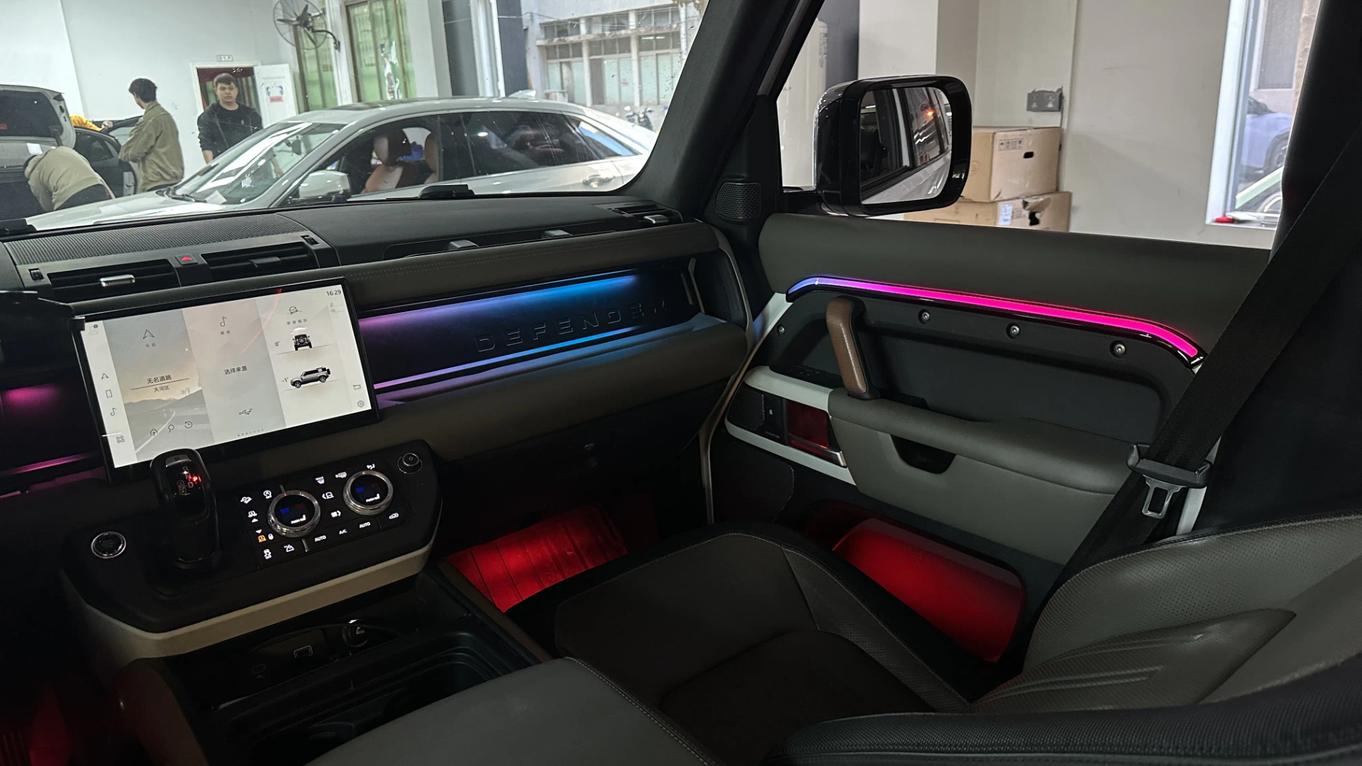 (PRENOTA) Ambient Light per Land Rover Defender L663 (2019-2026), 256 Colori, APP