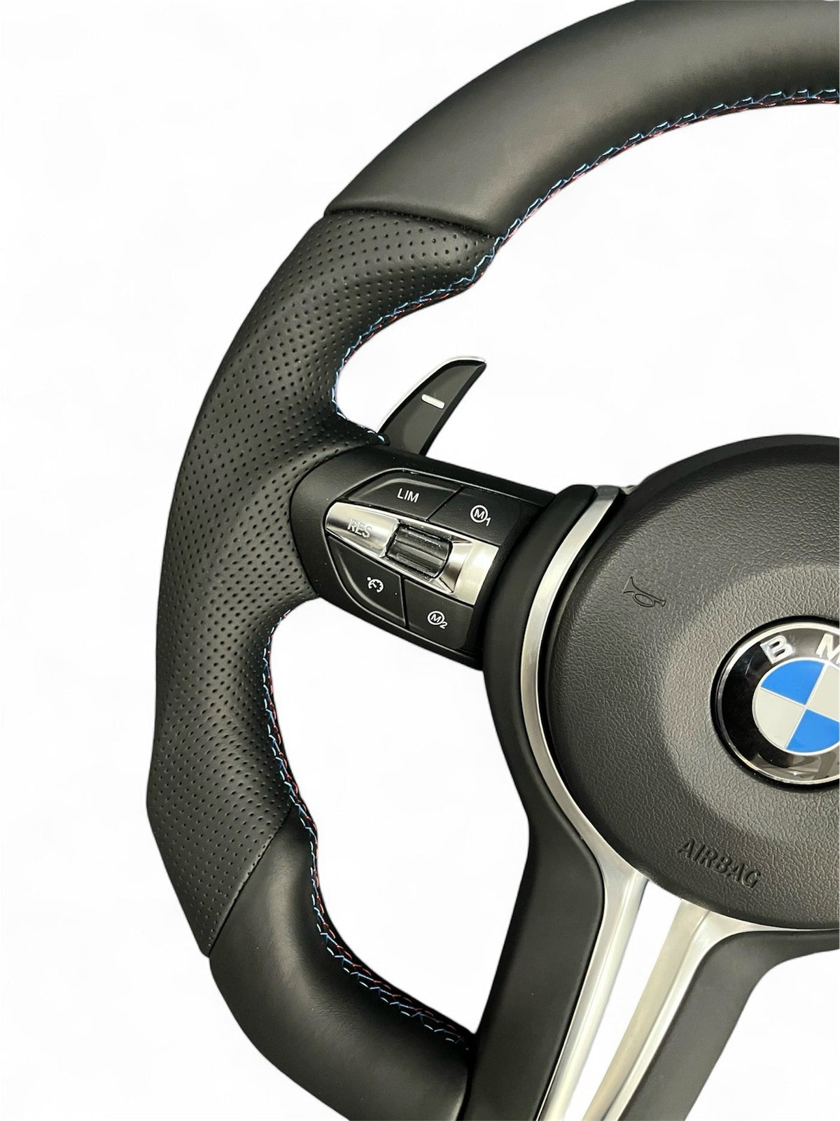 (PRENOTA) Volante per BMW, Pelle Nera, Cromatura Nera, Filo Nero Multicolore