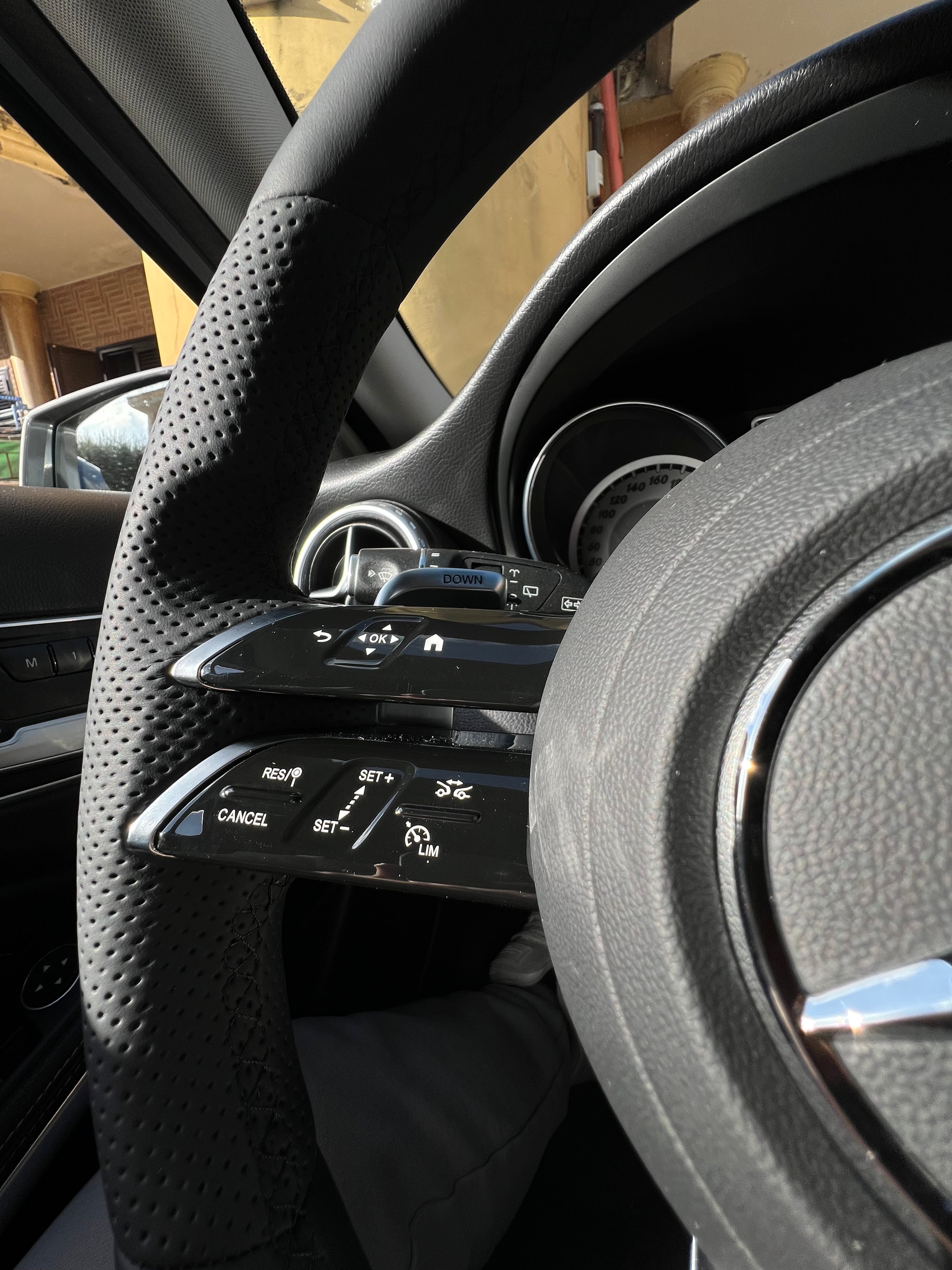 (PRENOTA) Volante per Mercedes, Nera, Linea Nera, Perforazione, AMG