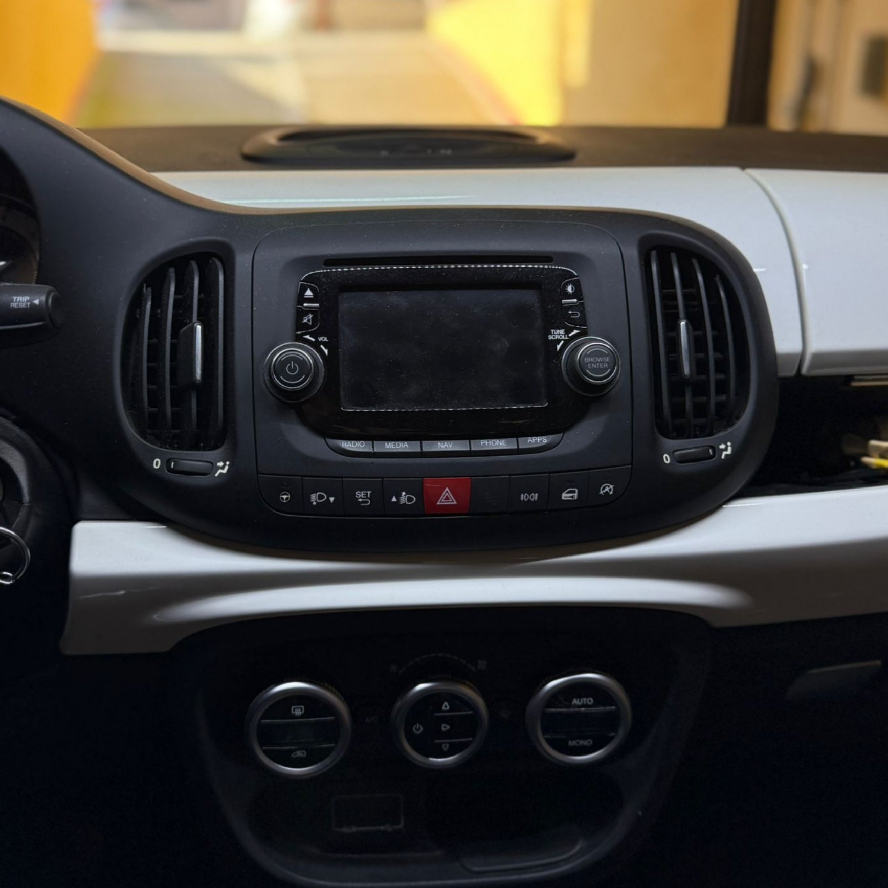 Autoradio per Fiat 500L 6.9" (2012-2022) Android, Bluetooth, CarPlay, Android Auto, 2/32GB Ram
