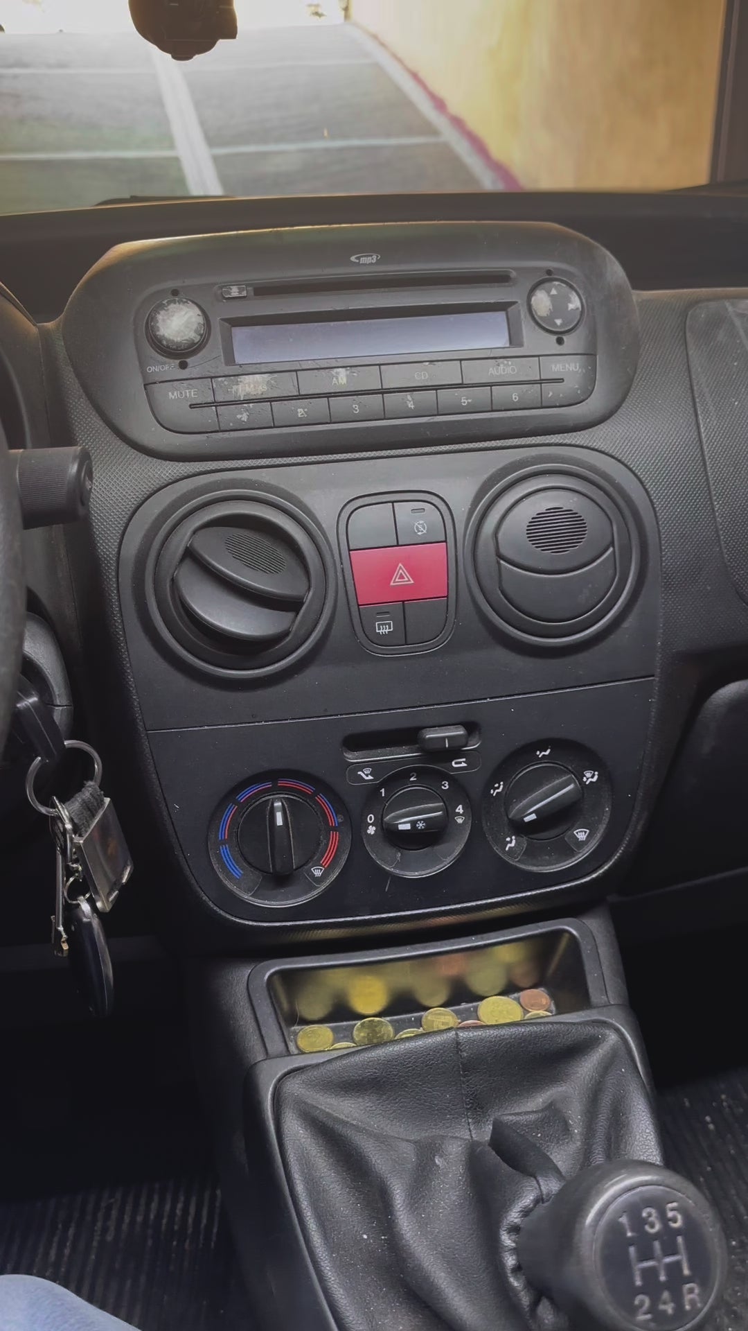 Autoradio per Fiat Qubo 6.9",Citroen Nemo, Peugeot Bipper (2008-2017) Android, Bluetooth, CarPlay, Android Auto, 2/32GB Ram