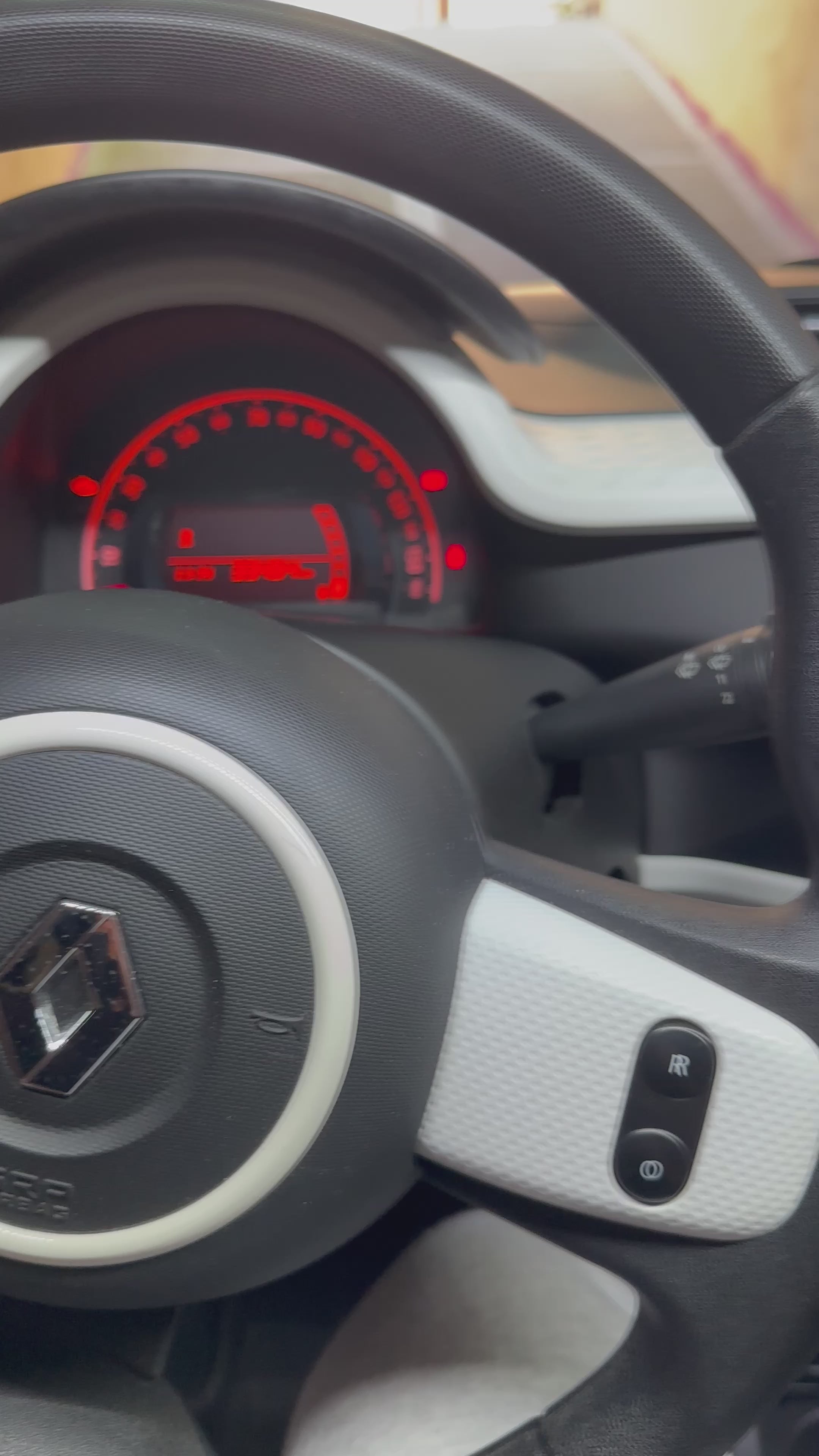 Autoradio per Renault Twingo III 6.9" (2014-2024) Android, Bluetooth, CarPlay, Android Auto, 2/32GB Ram