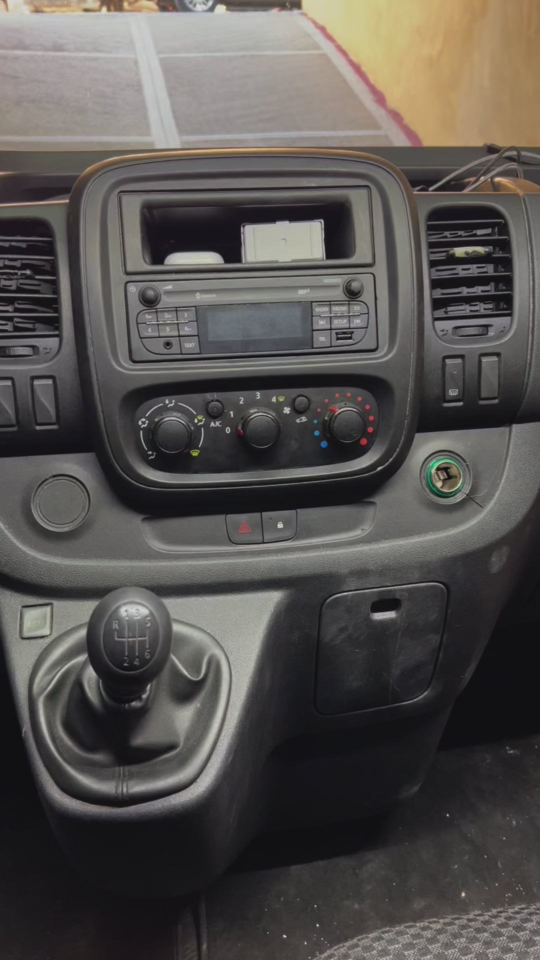 Autoradio per Renault Trafic 3, NV300, Talento, Vivaro, Express 9", Android, Bluetooth, CarPlay, Android Auto, 2GB/4GB/6GB/8GB Ram