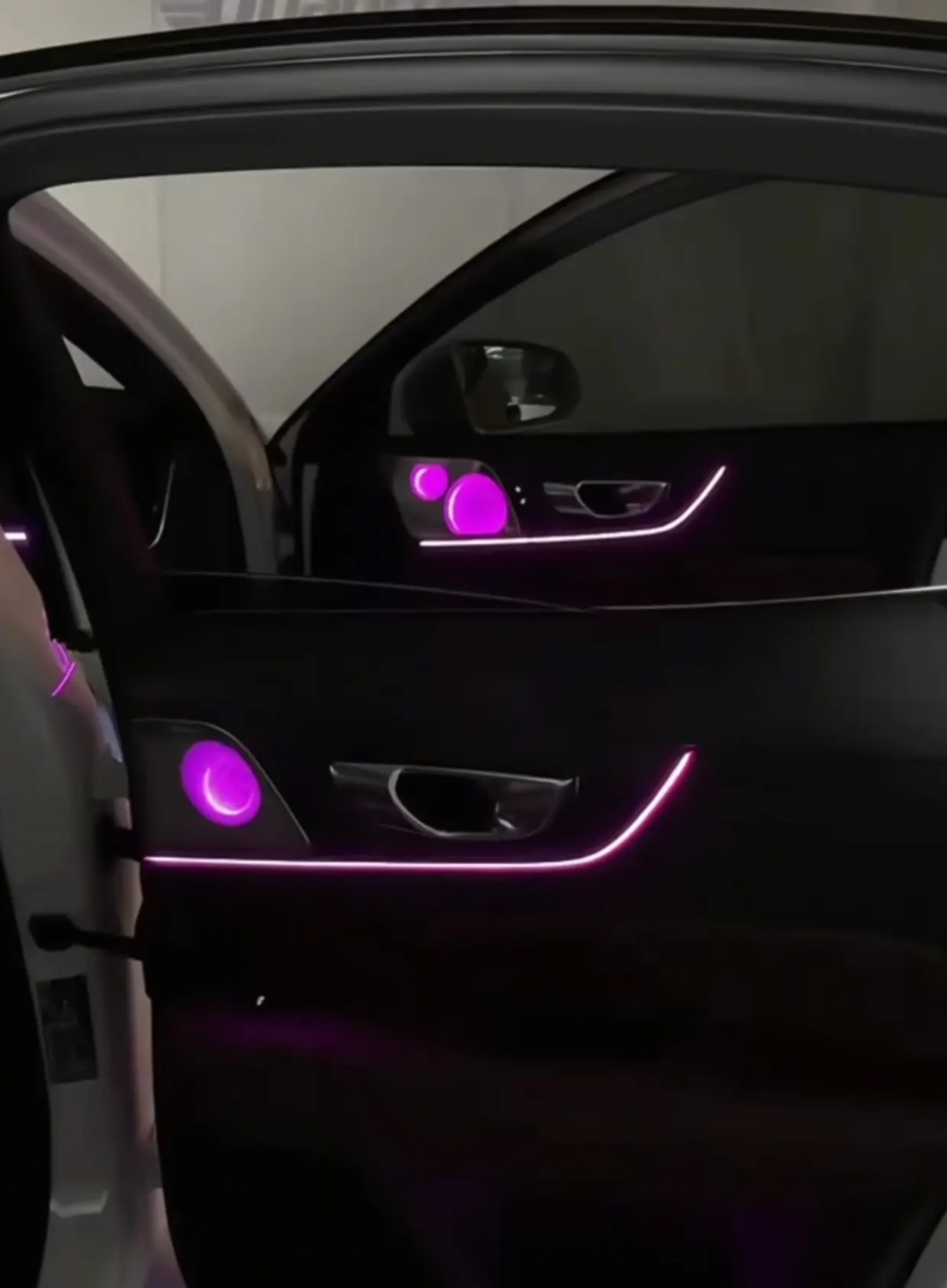 (PRENOTA) Ambient Light per Volvo XC60 (2017-2026), 256 Colori, APP