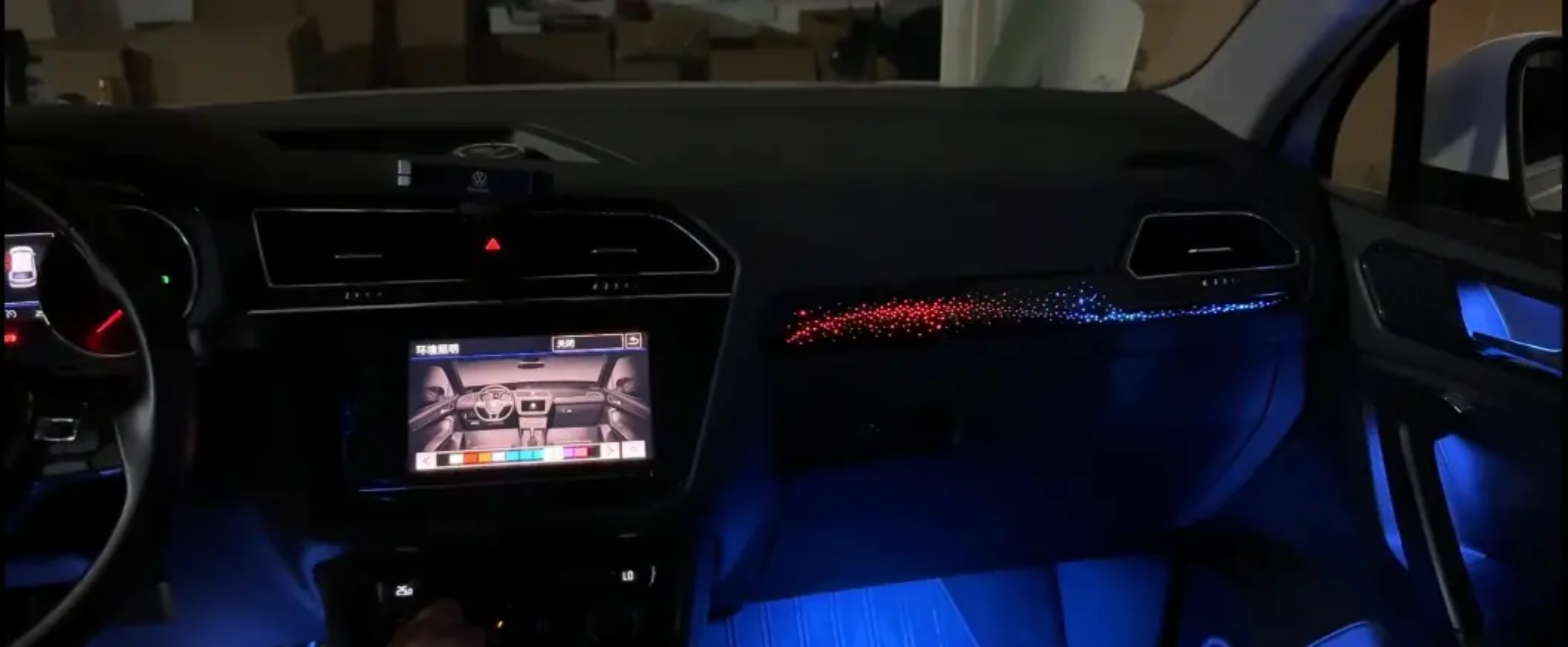 (PRENOTA) Ambient Light per Volkswagen VW Tiguan (2017-2023), 256 Colori, APP