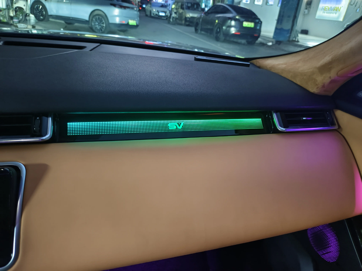 (PRENOTA) Ambient Light per Land Rover Range Rover Velar (2017-2024), 256 Colori, APP