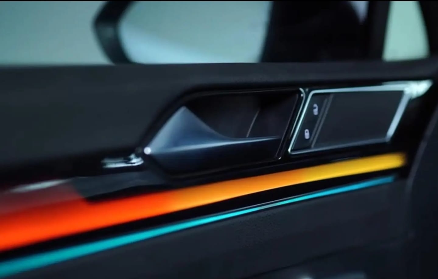 (PRENOTA) Ambient Light per Volkswagen Passat B8 (2014-2023), 256 Colori, APP