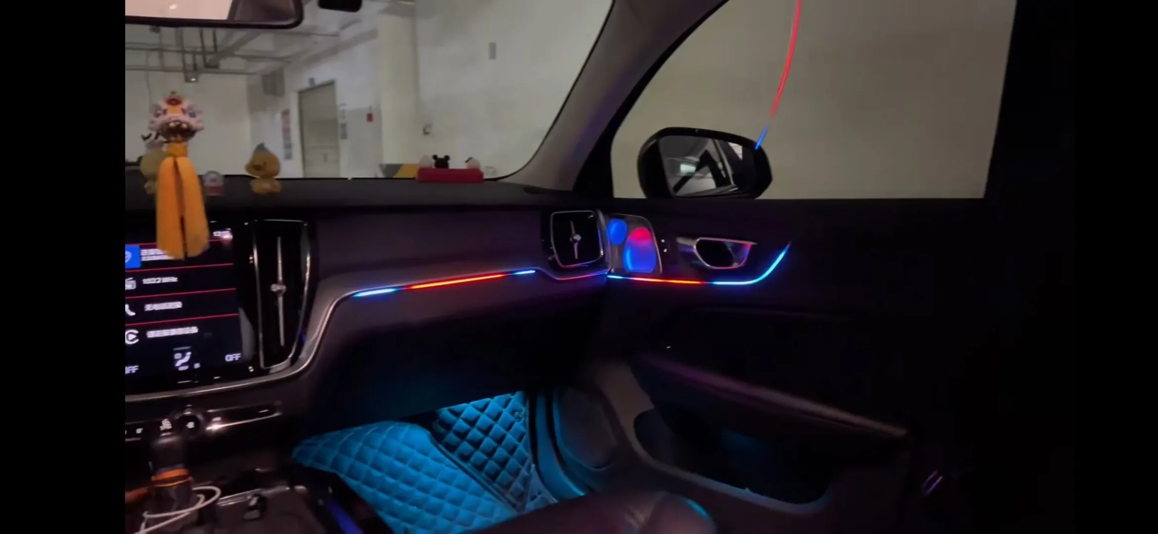 (PRENOTA) Ambient Light per Volvo XC60 (2017-2026), 256 Colori, APP