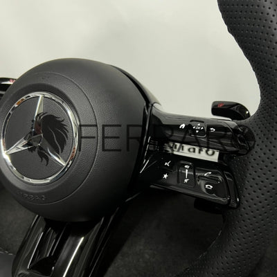 (PRENOTA) Volante per Mercedes, Nero Lucido, Logo Argento, Filo Nero, Perforato