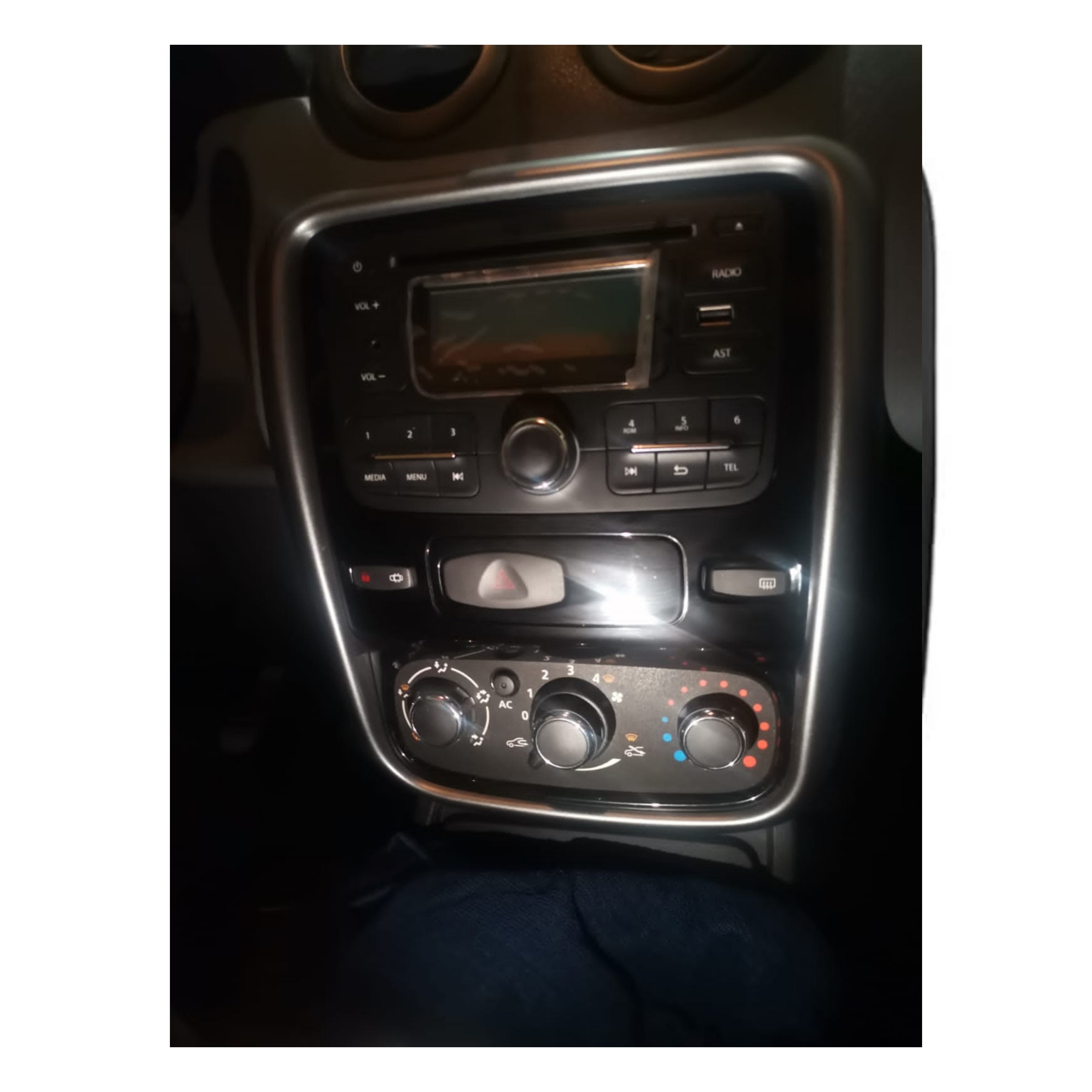 (PRENOTA) Autoradio per Renault Duster 1 Nissan Terrano 9" (Dal 2010>) Android, Bluetooth, CarPlay, Android Auto, 2GB/4GB/6GB/8GB Ram